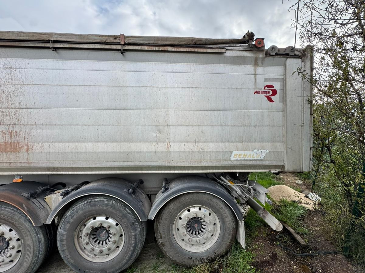 Benalu - סמיטריילר עם מזהיר: תמונה 5 Benalu - סמיטריילר עם מזהיר: תמונה 5