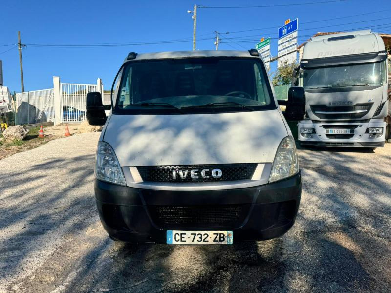 Iveco Daily 35C12 - כלי רכב מסחרי מזהיר: תמונה 2 Iveco Daily 35C12 - כלי רכב מסחרי מזהיר: תמונה 2