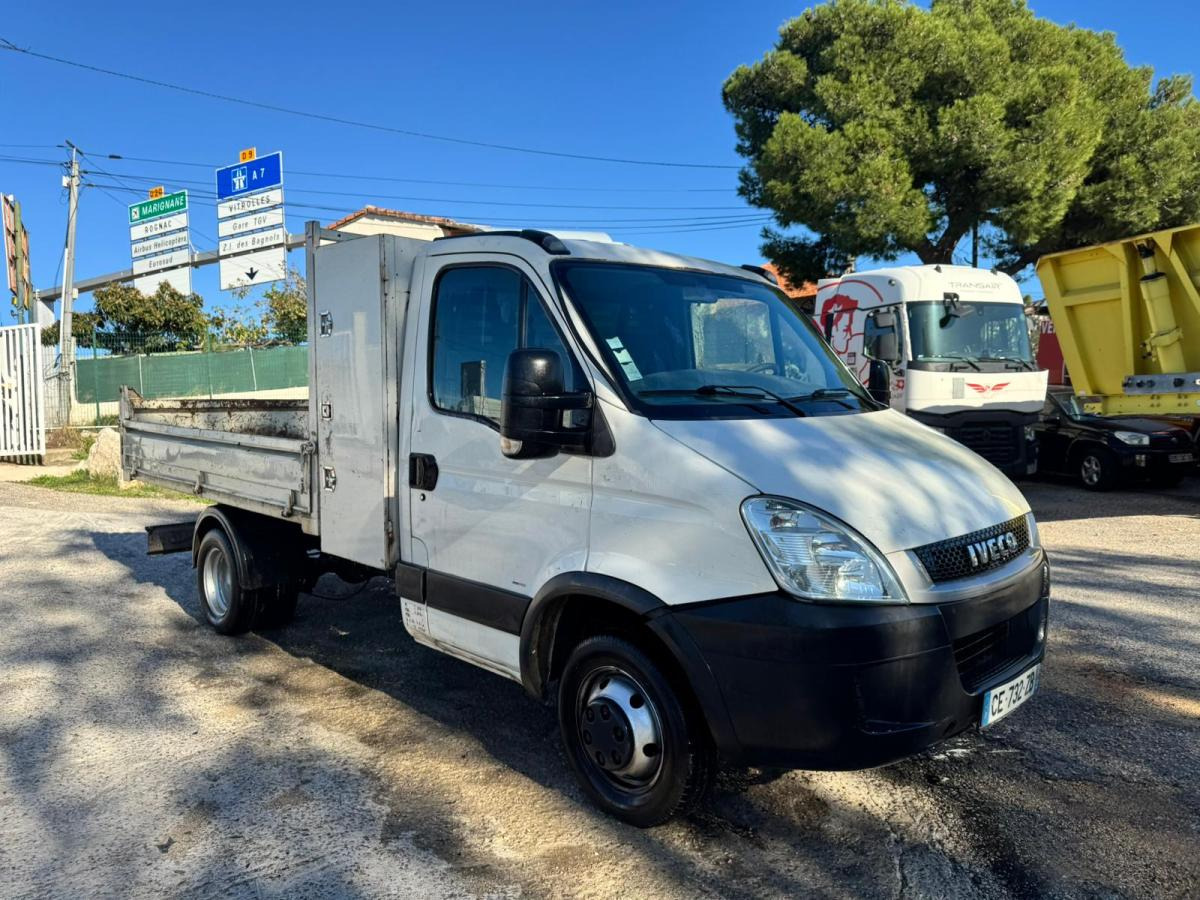 Iveco Daily 35C12 - כלי רכב מסחרי מזהיר: תמונה 1 Iveco Daily 35C12 - כלי רכב מסחרי מזהיר: תמונה 1