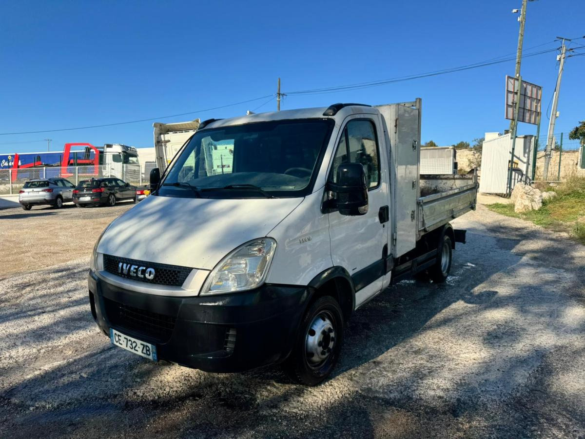 Iveco Daily 35C12 - כלי רכב מסחרי מזהיר: תמונה 3 Iveco Daily 35C12 - כלי רכב מסחרי מזהיר: תמונה 3