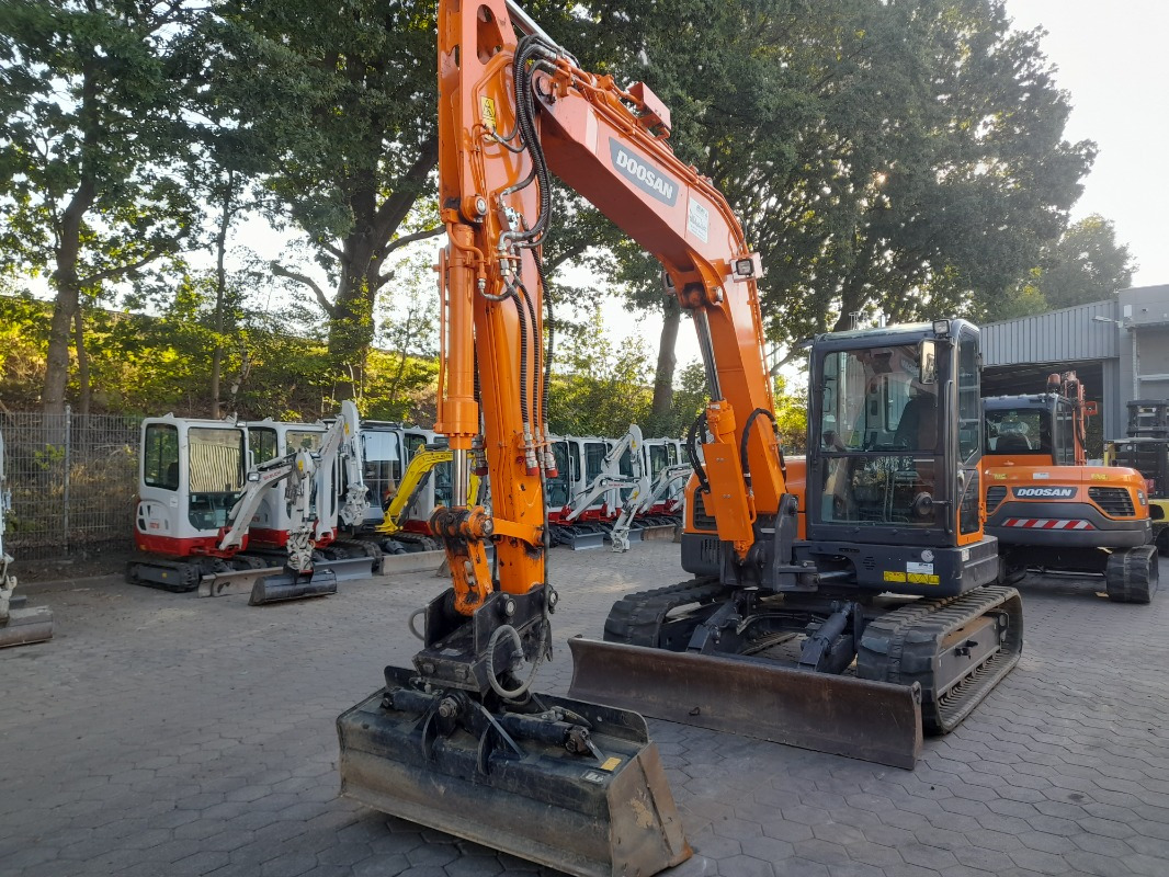 Doosan DX85R-3 - מחפר: תמונה 1 Doosan DX85R-3 - מחפר: תמונה 1
