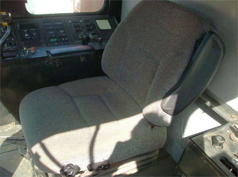 מקצרת קומבינה Case IH 1680 E 22 fod skærebord og ekstra bredde hjul: תמונה 11