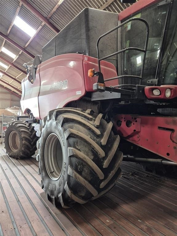 Case IH Axial-Flow 8010 MacDon skærebord - מקצרת קומבינה: תמונה 1 Case IH Axial-Flow 8010 MacDon skærebord - מקצרת קומבינה: תמונה 1