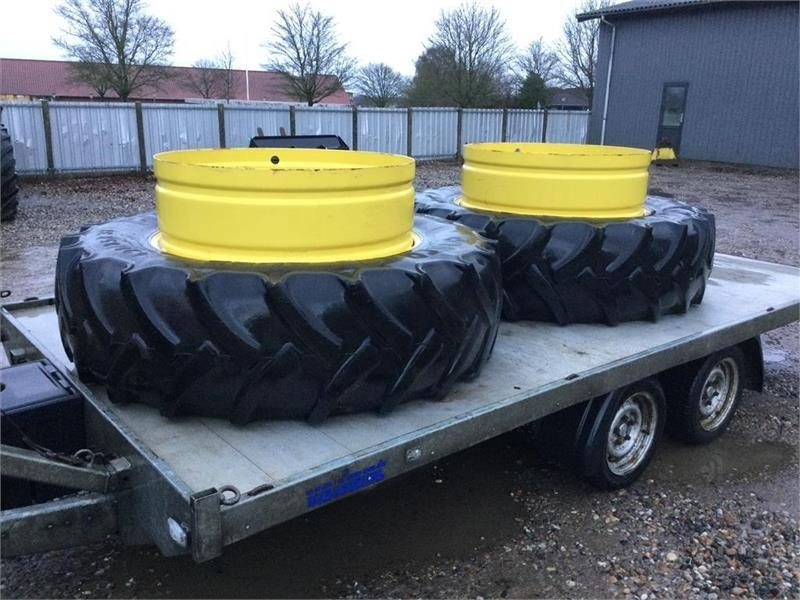 Continental 420/85 R38 - צמיג עבור מכונה חקלאית: תמונה 1 Continental 420/85 R38 - צמיג עבור מכונה חקלאית: תמונה 1