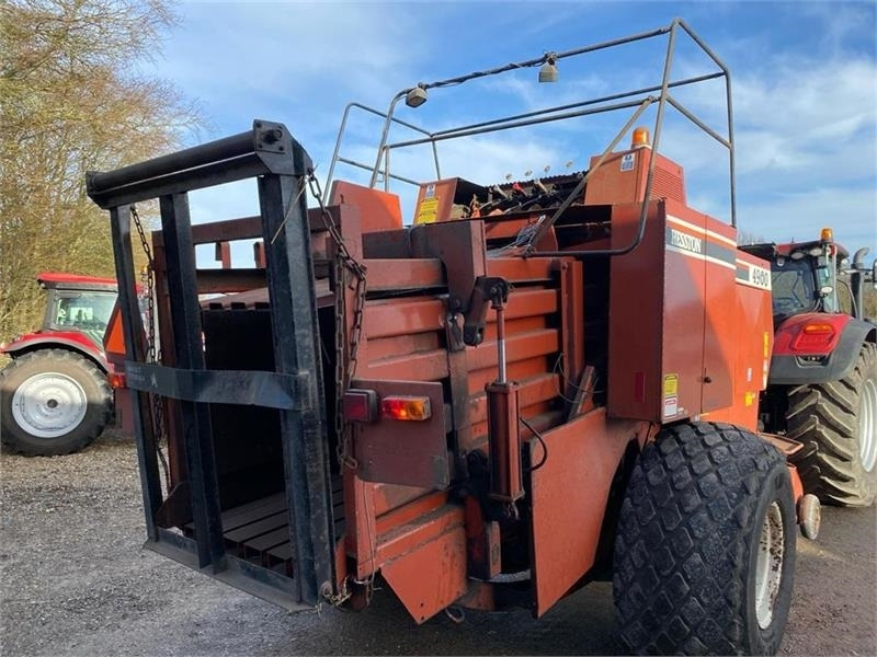 Hesston 4900 - מכונת צרור מרובעת: תמונה 2 Hesston 4900 - מכונת צרור מרובעת: תמונה 2