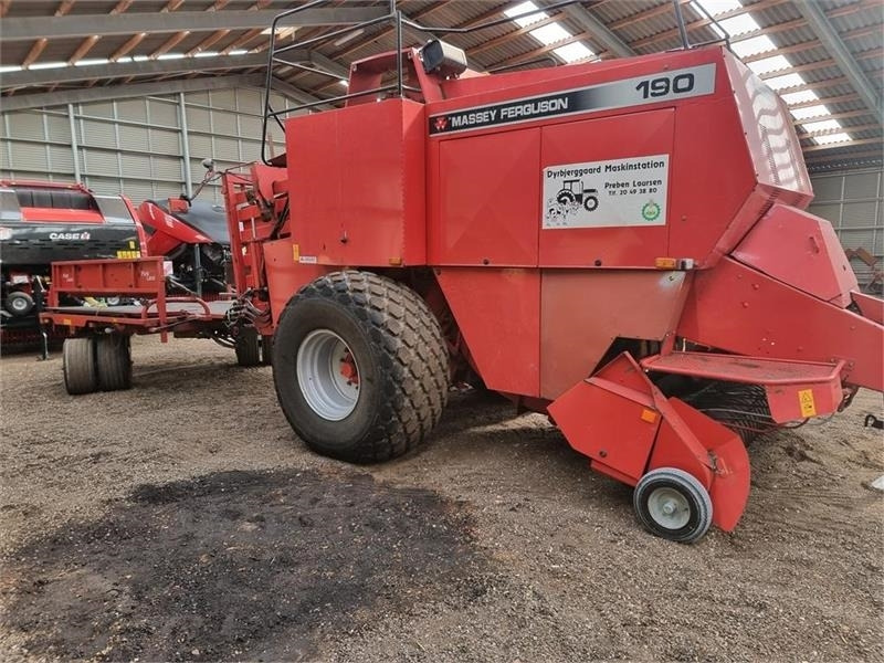 Massey Ferguson >190 bigpallepresser Parkland Ballevogn - מכונת צרור מרובעת: תמונה 1 Massey Ferguson >190 bigpallepresser Parkland Ballevogn - מכונת צרור מרובעת: תמונה 1