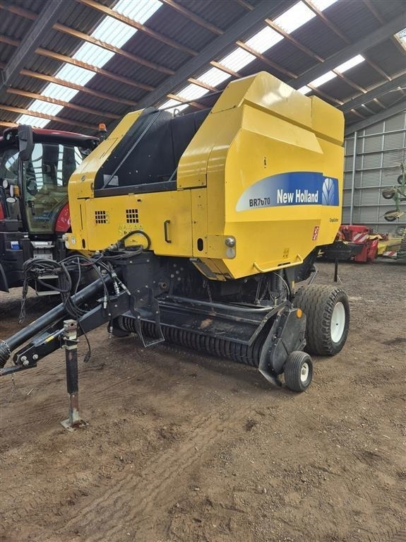 New Holland BR7070 med rotorsnitter Snitter  - מכונת צרור עגולה: תמונה 1 New Holland BR7070 med rotorsnitter Snitter  - מכונת צרור עגולה: תמונה 1