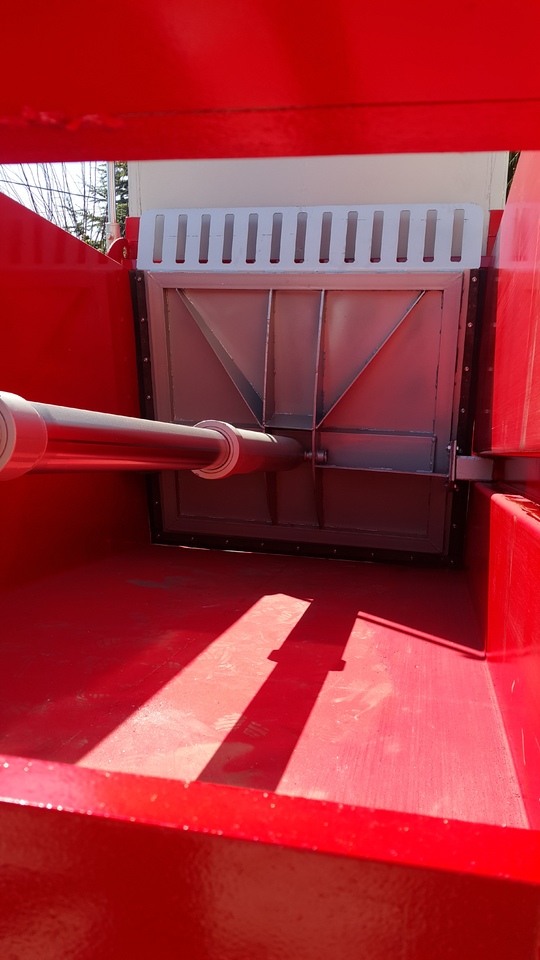 TARGET 5 TON HYDRAULIC PUSH MANURE SPREADER - מפזרת זבל: תמונה 2 TARGET 5 TON HYDRAULIC PUSH MANURE SPREADER - מפזרת זבל: תמונה 2