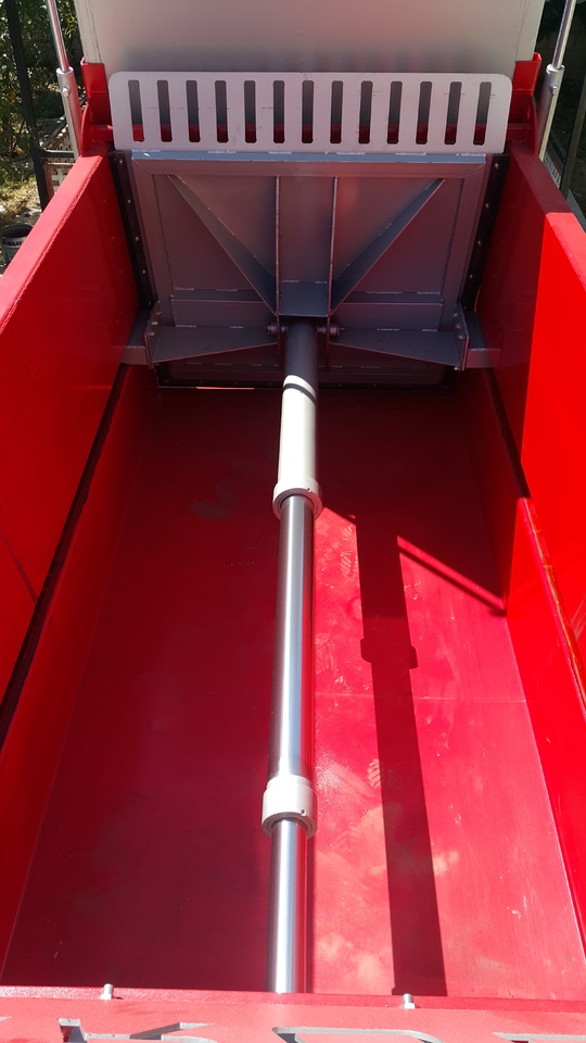 TARGET 5 TON HYDRAULIC PUSH MANURE SPREADER - מפזרת זבל: תמונה 3 TARGET 5 TON HYDRAULIC PUSH MANURE SPREADER - מפזרת זבל: תמונה 3