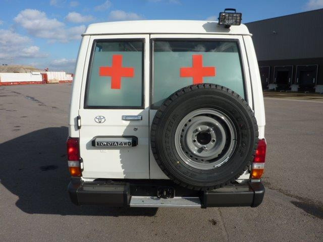Toyota Land Cruiser 78 Metal top hzj 78 ambulance 4.2L Diesel Manual - מכונית: תמונה 3 Toyota Land Cruiser 78 Metal top hzj 78 ambulance 4.2L Diesel Manual - מכונית: תמונה 3
