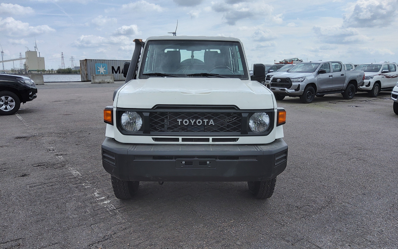 Toyota Toyota Land cruiser 79 grj double cabin 4.0L Petrol Manual 5 SEATS/PLACES - טנדר: תמונה 4 Toyota Toyota Land cruiser 79 grj double cabin 4.0L Petrol Manual 5 SEATS/PLACES - טנדר: תמונה 4