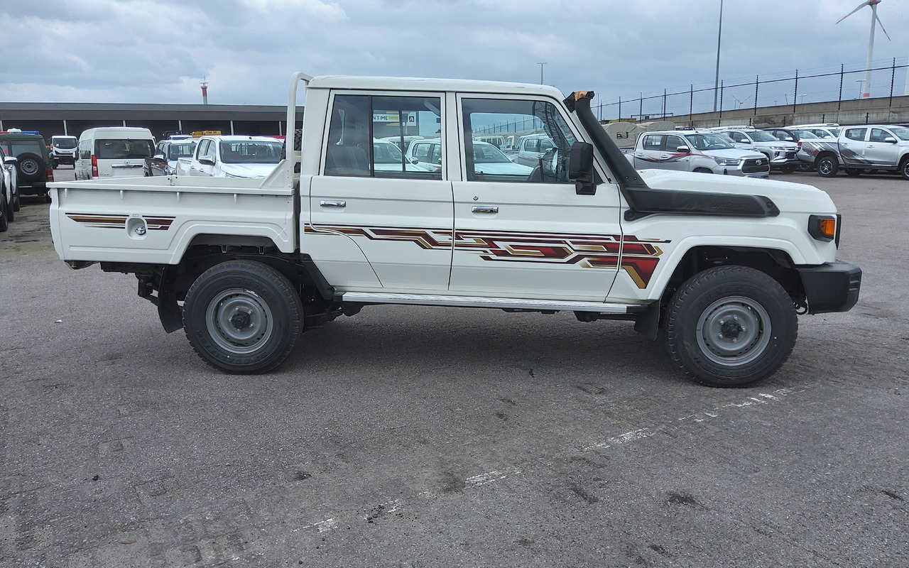 Toyota Toyota Land cruiser 79 grj double cabin 4.0L Petrol Manual 5 SEATS/PLACES - טנדר: תמונה 2 Toyota Toyota Land cruiser 79 grj double cabin 4.0L Petrol Manual 5 SEATS/PLACES - טנדר: תמונה 2
