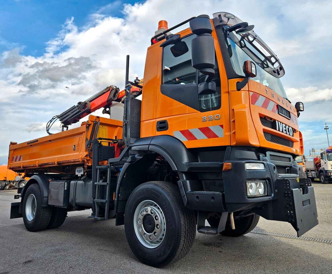 Iveco Trakker 190T33 4x4 Euro5 Kran Palfinger Funk - מזהיר, משאית מנוף: תמונה 1 Iveco Trakker 190T33 4x4 Euro5 Kran Palfinger Funk - מזהיר, משאית מנוף: תמונה 1