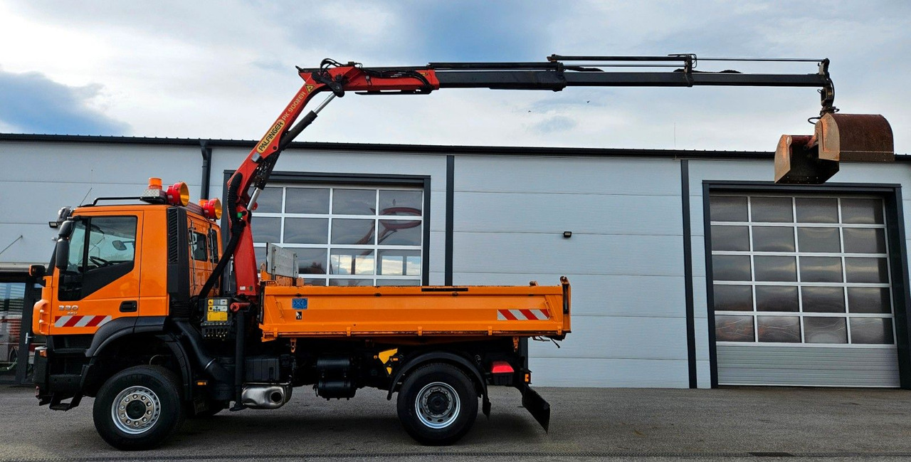 Iveco Trakker 190T33 4x4 Euro5 Kran Palfinger Funk - מזהיר, משאית מנוף: תמונה 2 Iveco Trakker 190T33 4x4 Euro5 Kran Palfinger Funk - מזהיר, משאית מנוף: תמונה 2