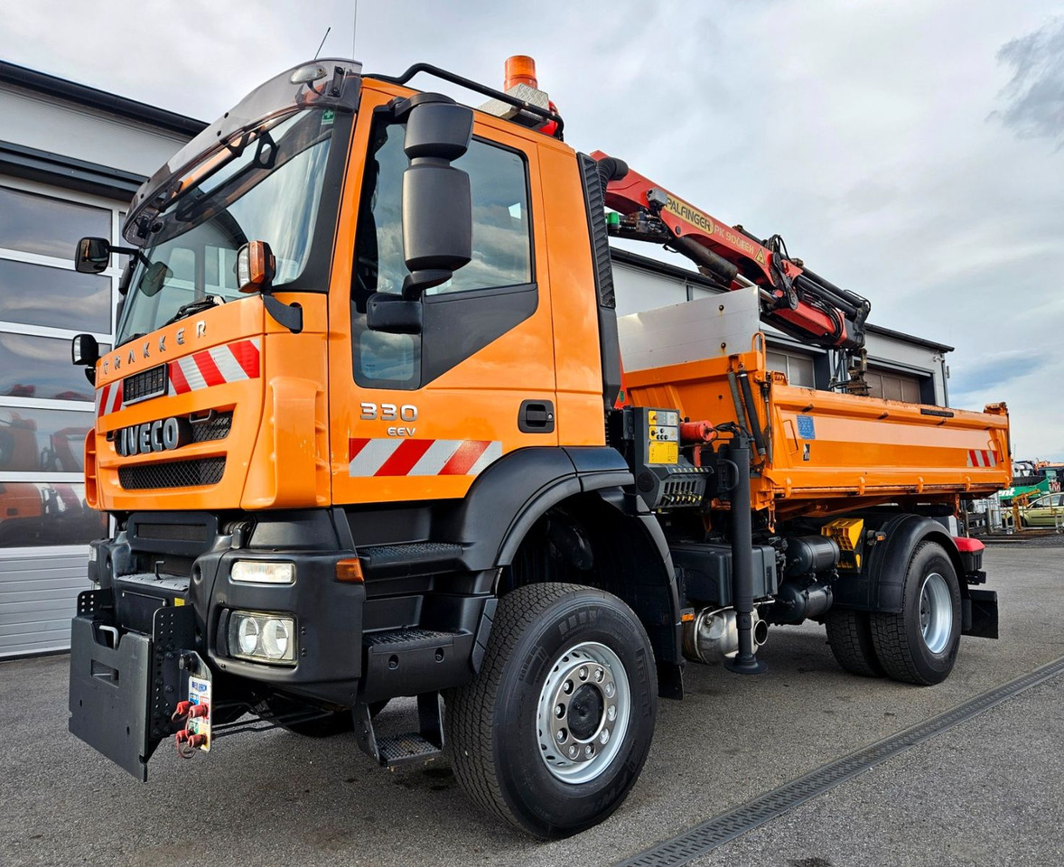 Iveco Trakker 190T33 4x4 Euro5 Kran Palfinger Funk - מזהיר, משאית מנוף: תמונה 4 Iveco Trakker 190T33 4x4 Euro5 Kran Palfinger Funk - מזהיר, משאית מנוף: תמונה 4