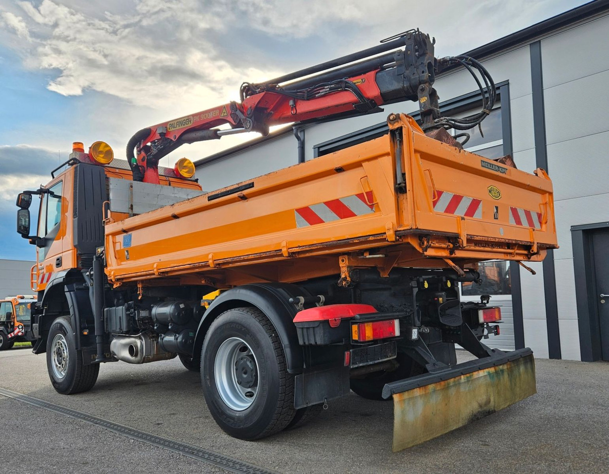 Iveco Trakker 190T33 4x4 Euro5 Kran Palfinger Funk - מזהיר, משאית מנוף: תמונה 4 Iveco Trakker 190T33 4x4 Euro5 Kran Palfinger Funk - מזהיר, משאית מנוף: תמונה 4