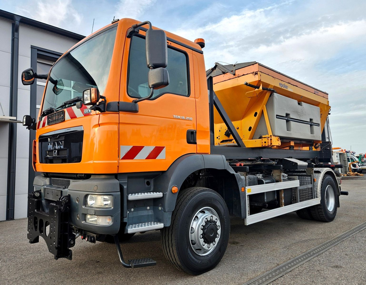 MAN TGM 18.250 4x4 BB EEV Winterdienst - משאית הרמת וו, משאית מנוף: תמונה 1 MAN TGM 18.250 4x4 BB EEV Winterdienst - משאית הרמת וו, משאית מנוף: תמונה 1