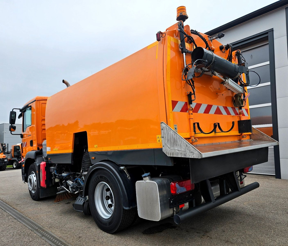 MAN TGM 18.250 Euro6 BROCK SL200 L+R Aufbaumotor - מטאטא כבישים: תמונה 3 MAN TGM 18.250 Euro6 BROCK SL200 L+R Aufbaumotor - מטאטא כבישים: תמונה 3