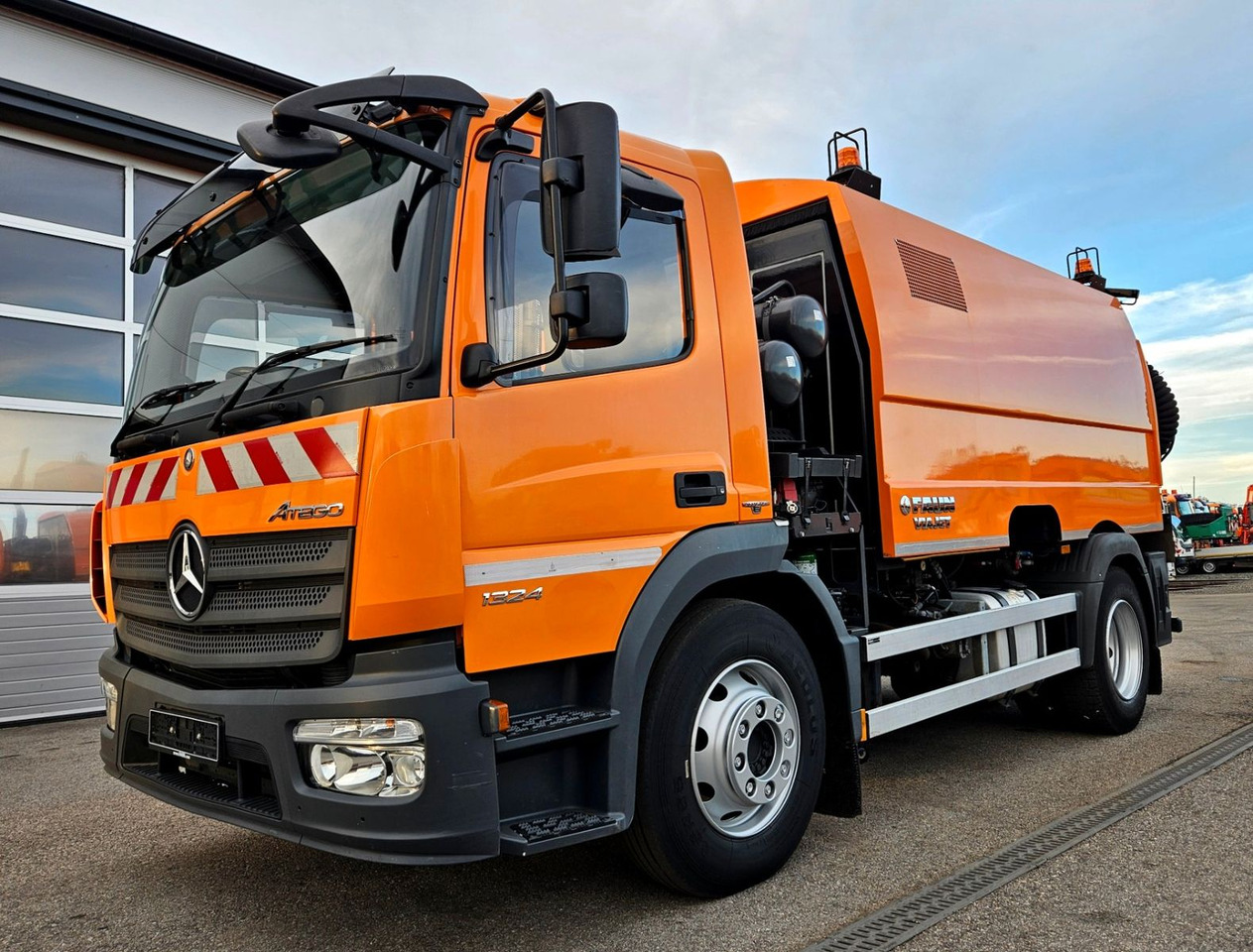 Mercedes-Benz Atego 1324 Euro6 FAUN Viajet 6 Aufbaumotor - מטאטא כבישים: תמונה 4 Mercedes-Benz Atego 1324 Euro6 FAUN Viajet 6 Aufbaumotor - מטאטא כבישים: תמונה 4