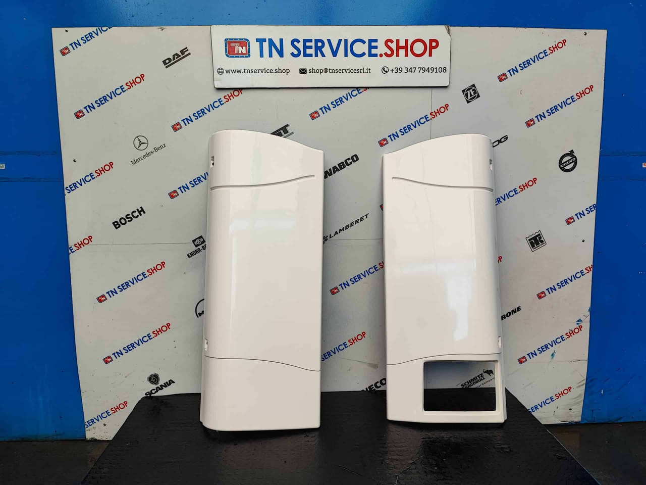 Porte motore frigo Carrier Vector 1550 nuove - חלקי חילוף עבור יחידת מקרר: תמונה 1 Porte motore frigo Carrier Vector 1550 nuove - חלקי חילוף עבור יחידת מקרר: תמונה 1