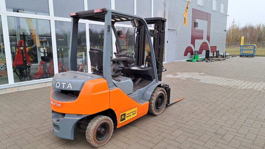 Toyota 02-8FDF20 - מלגזת סולר: תמונה 4 Toyota 02-8FDF20 - מלגזת סולר: תמונה 4