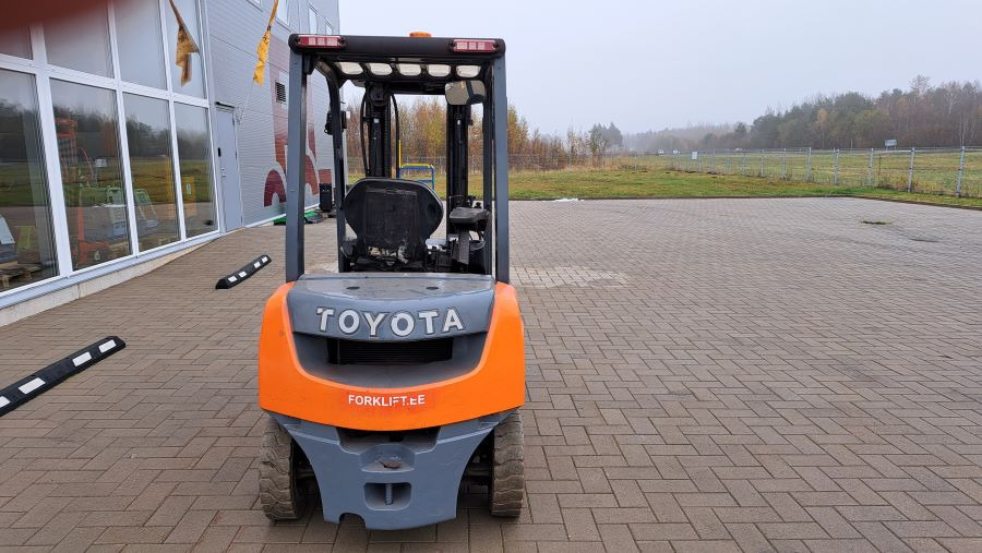 Toyota 02-8FDF20 - מלגזת סולר: תמונה 3 Toyota 02-8FDF20 - מלגזת סולר: תמונה 3