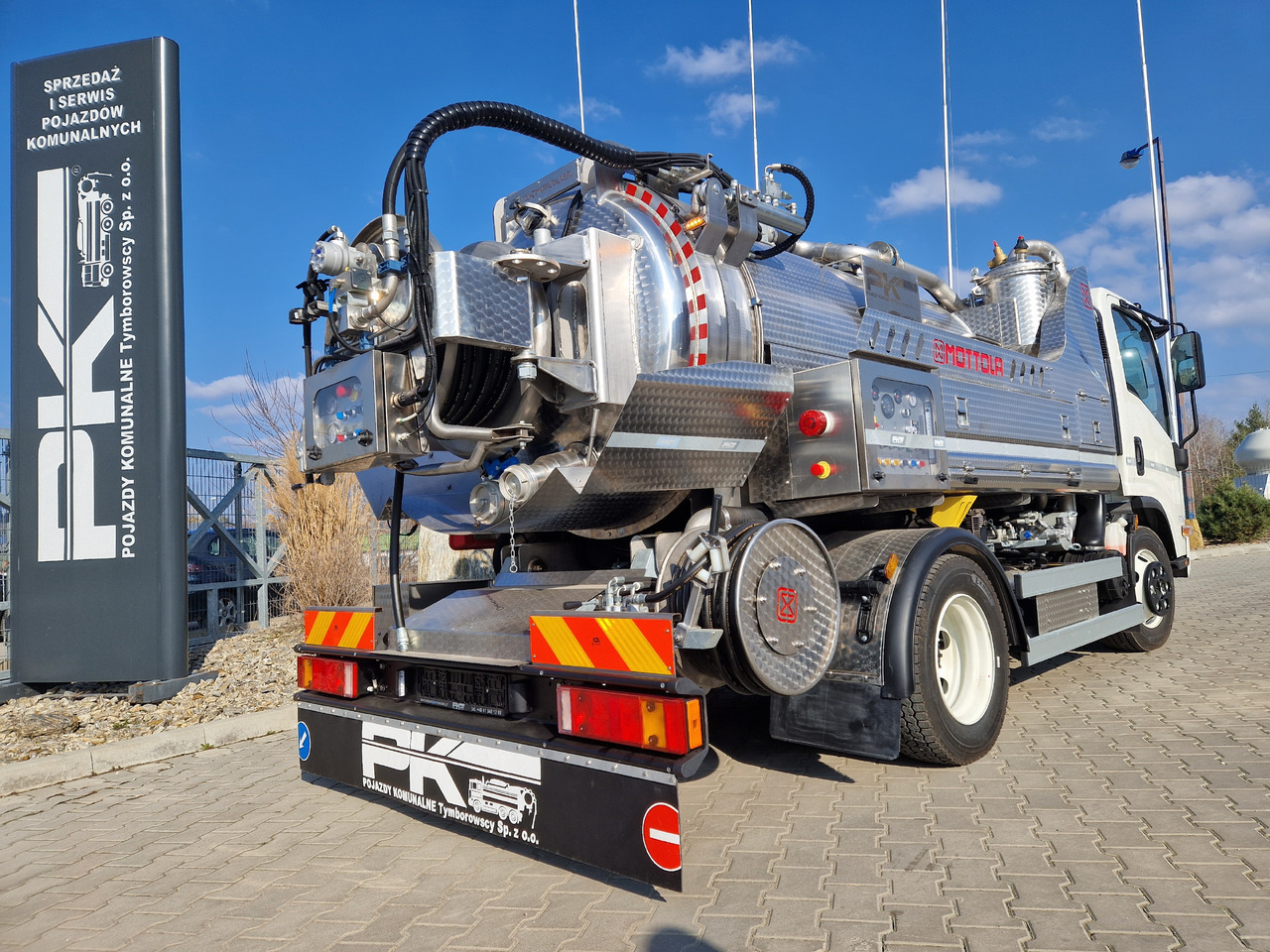 ISUZU - משאית ואקום: תמונה 2 ISUZU - משאית ואקום: תמונה 2