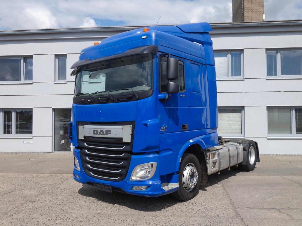 DAF XF 460 SC Standard, Standklima, 3 Stk. - יחידת טרקטור: תמונה 1 DAF XF 460 SC Standard, Standklima, 3 Stk. - יחידת טרקטור: תמונה 1