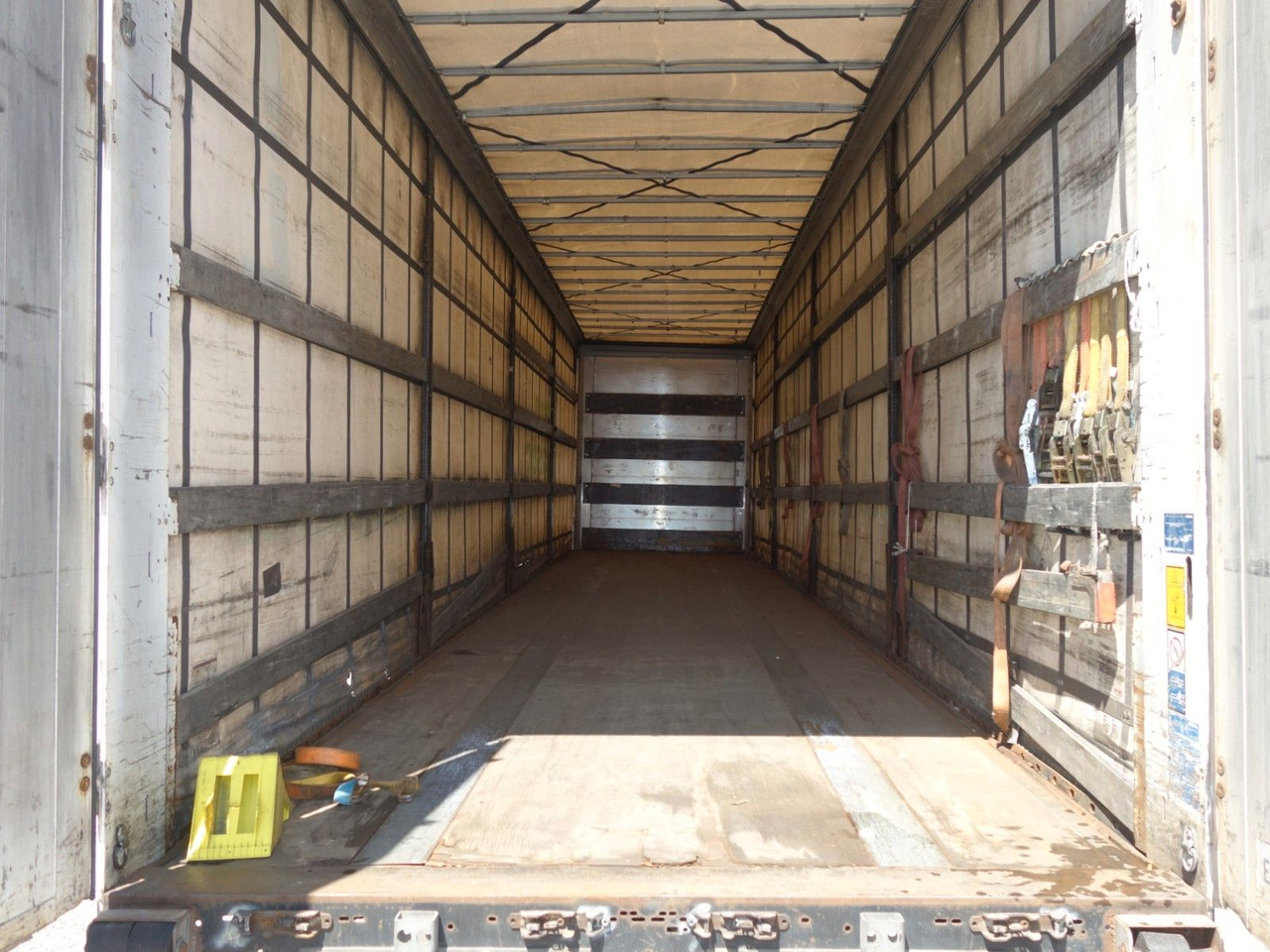 Kögel SN24 MEGA, Liftachse, SAF Achsen, XL Code - סמיטריילר עם וילונות צד: תמונה 5 Kögel SN24 MEGA, Liftachse, SAF Achsen, XL Code - סמיטריילר עם וילונות צד: תמונה 5