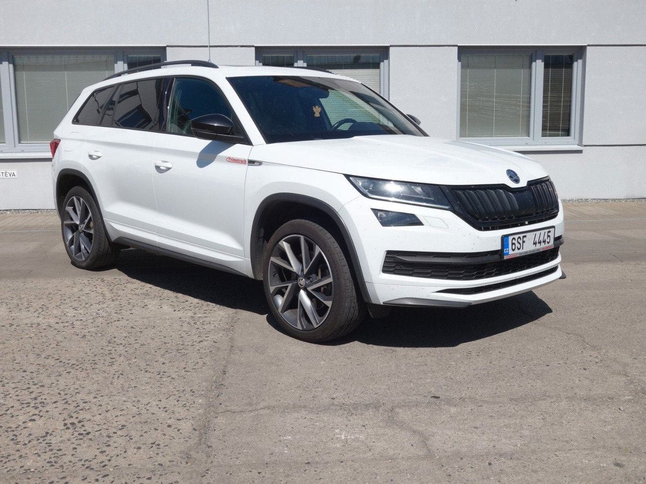 Skoda Kodiaq 2,0TDI 140kW, 4x4, SportLine, Pano, Webas - SUV: תמונה 3 Skoda Kodiaq 2,0TDI 140kW, 4x4, SportLine, Pano, Webas - SUV: תמונה 3