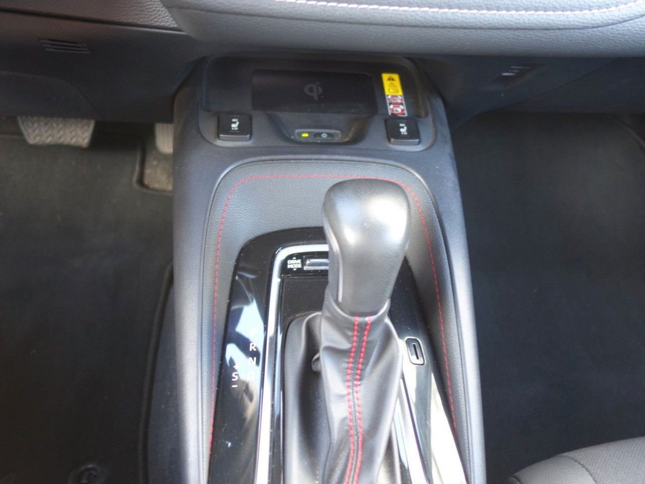 הַחכָּרָה  Toyota Corolla Touring 2,0 Hybrid GR Sport Toyota Corolla Touring 2,0 Hybrid GR Sport: תמונה 16