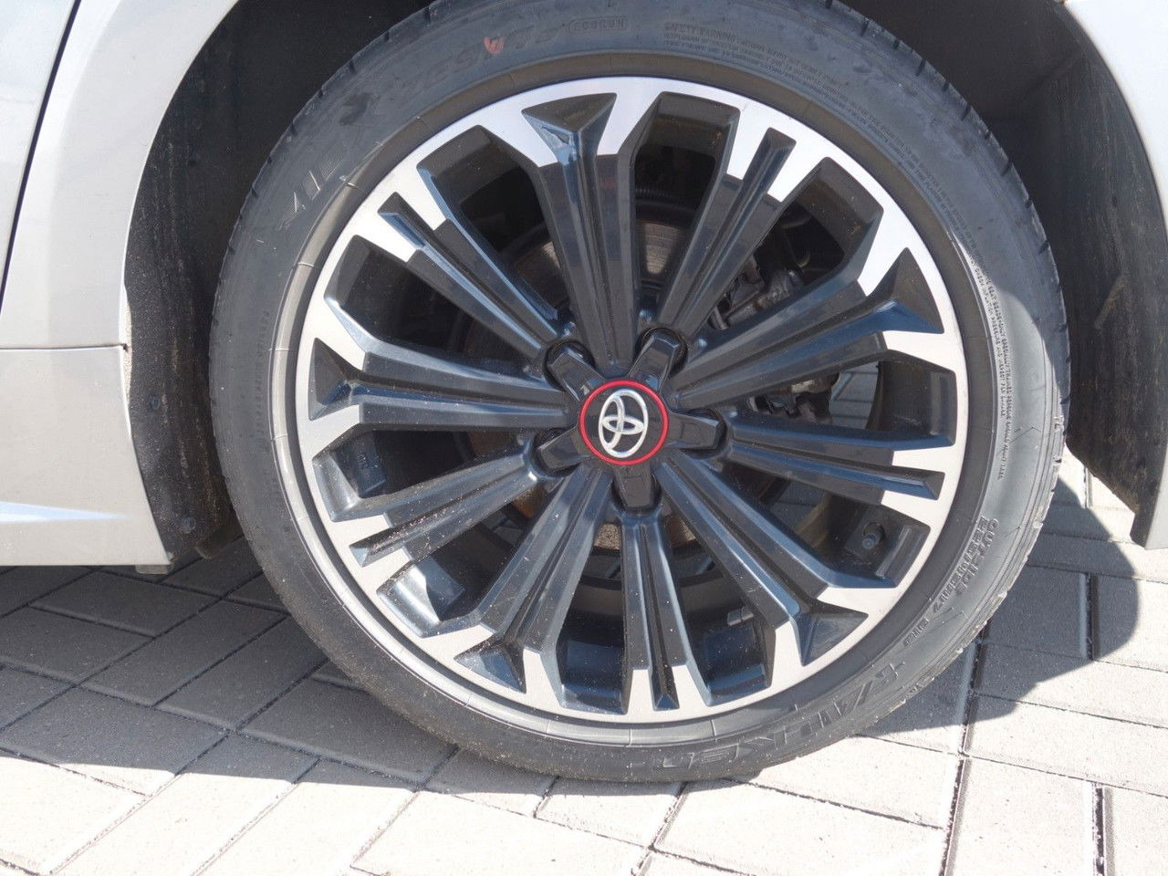 הַחכָּרָה  Toyota Corolla Touring 2,0 Hybrid GR Sport Toyota Corolla Touring 2,0 Hybrid GR Sport: תמונה 17