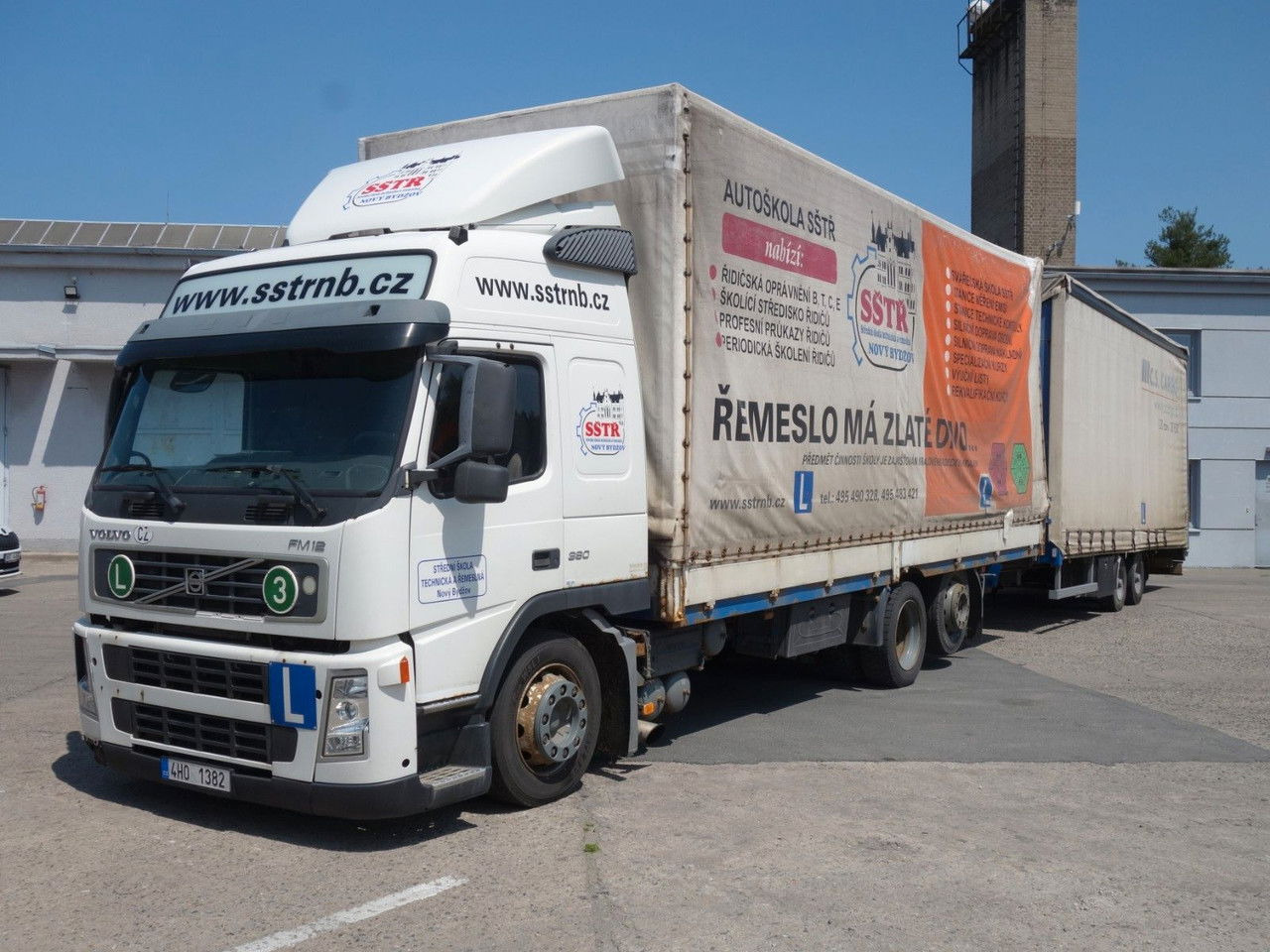 Volvo FM 380 6x2 + Panav Anhänger - משאית וילונות צד: תמונה 1 Volvo FM 380 6x2 + Panav Anhänger - משאית וילונות צד: תמונה 1