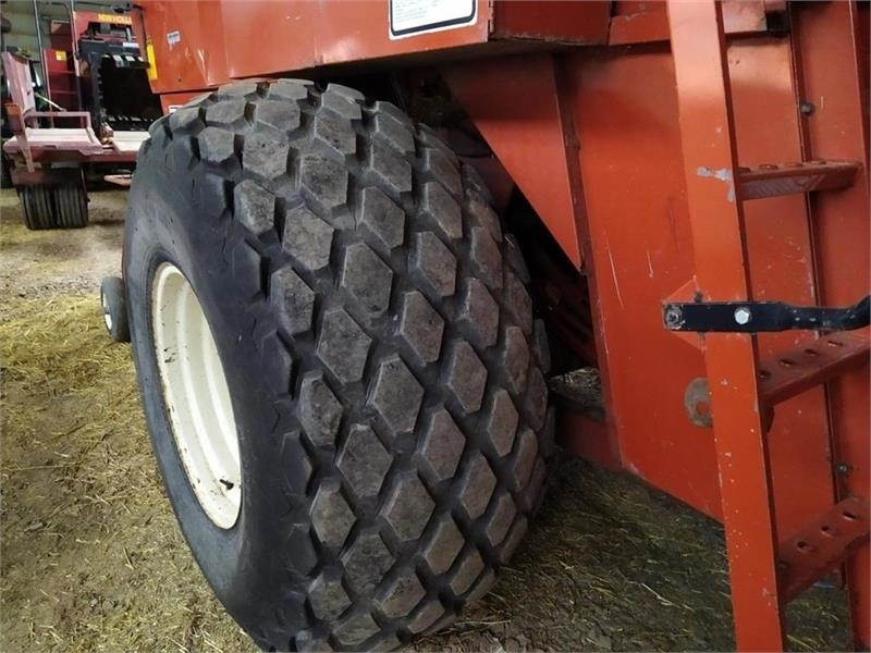 Hesston 4900 - מכונת צרור מרובעת: תמונה 5 Hesston 4900 - מכונת צרור מרובעת: תמונה 5