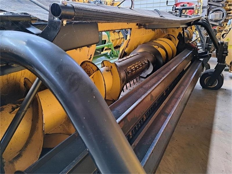 New Holland 283 Header - ציוד חציר ומספוא: תמונה 2 New Holland 283 Header - ציוד חציר ומספוא: תמונה 2