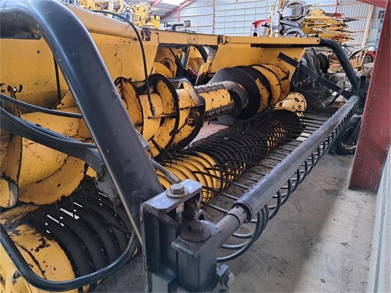 New Holland 356W - ציוד חציר ומספוא: תמונה 2 New Holland 356W - ציוד חציר ומספוא: תמונה 2
