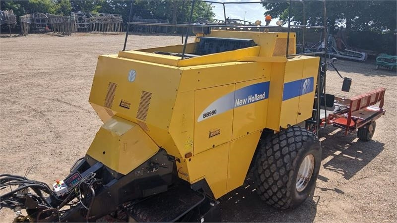 New Holland BB980 BB980 - מכונת צרור מרובעת: תמונה 1 New Holland BB980 BB980 - מכונת צרור מרובעת: תמונה 1