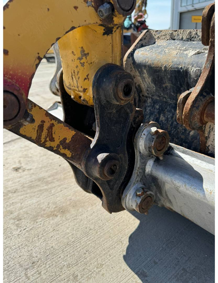 מחפר סורק CAT 301.8: תמונה 21