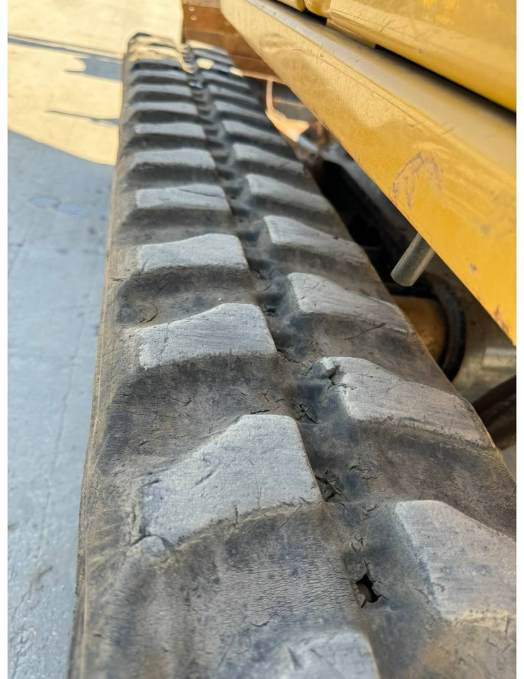 מחפר סורק CAT 301.8: תמונה 17