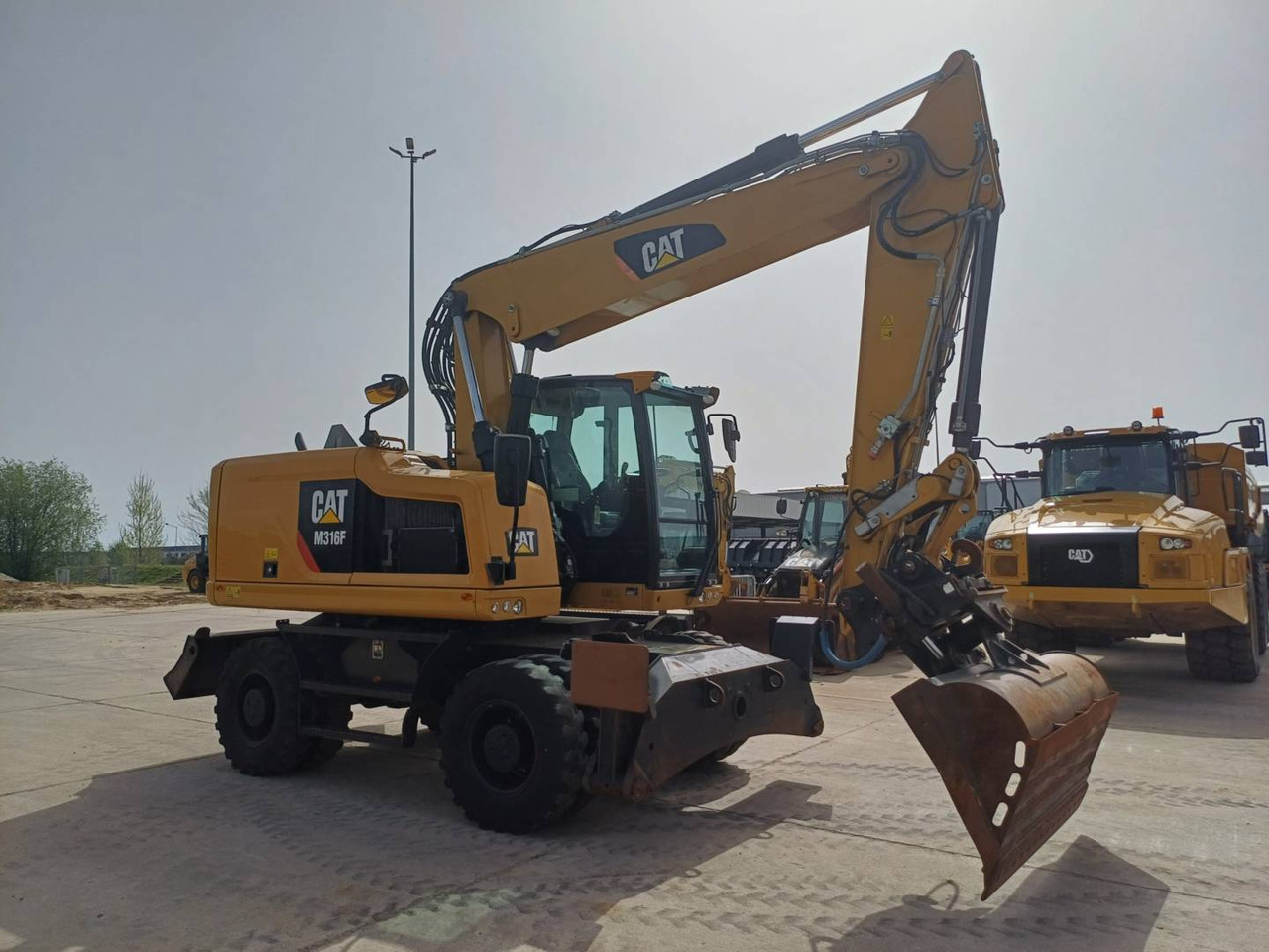 CAT M316F - מחפר גלגלים: תמונה 2 CAT M316F - מחפר גלגלים: תמונה 2