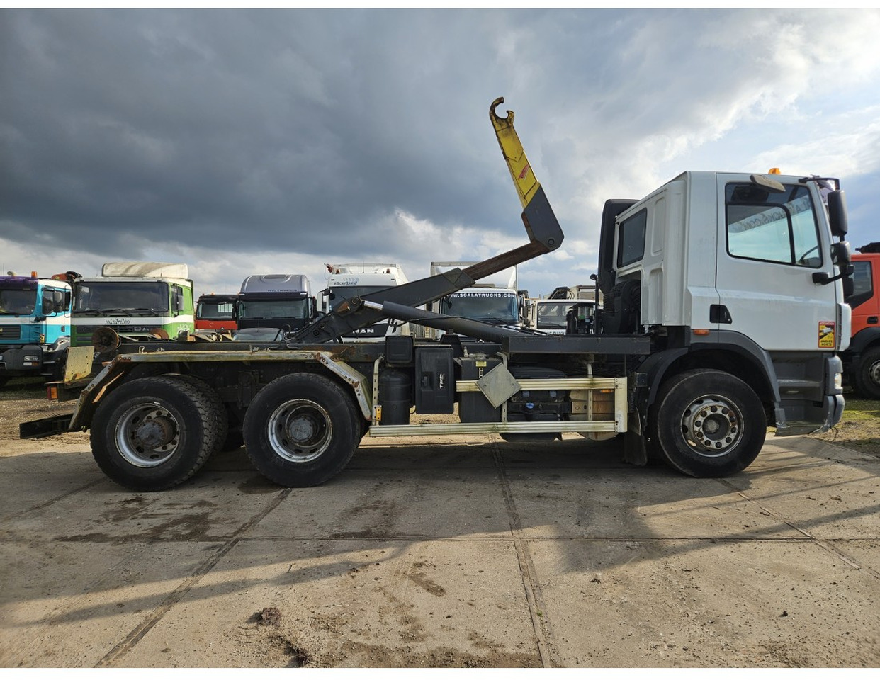 DAF CF85.460 6x4 hooklift full sping suspension Automatic gearbox 2011 - משאית הרמת וו: תמונה 3 DAF CF85.460 6x4 hooklift full sping suspension Automatic gearbox 2011 - משאית הרמת וו: תמונה 3