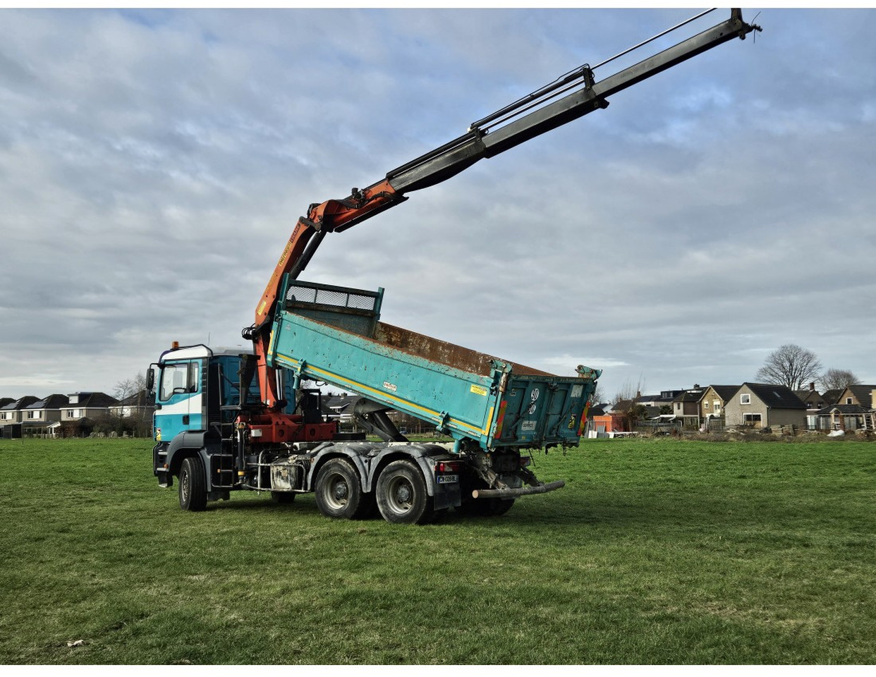 MAN TGA 33.360 TIPPER 3 SIDE CRANE PALFINGER 16502 *REMOTE CONTROL - מזהיר: תמונה 4 MAN TGA 33.360 TIPPER 3 SIDE CRANE PALFINGER 16502 *REMOTE CONTROL - מזהיר: תמונה 4