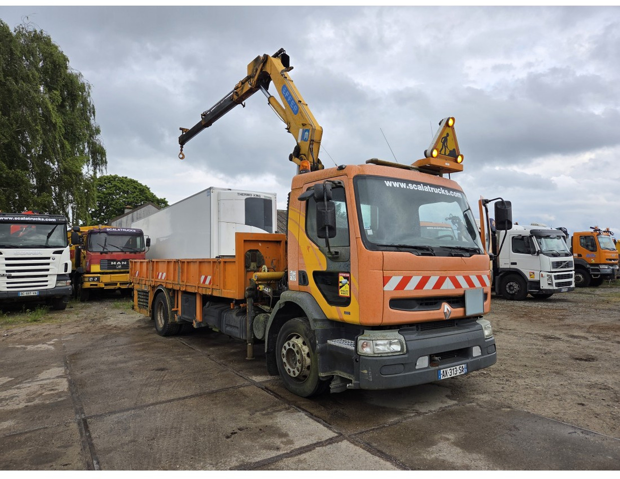 Renault Premium 300 MECHANICAL PUMP OPEN BOX COMPRESSOR CRANE EFFER 140/2S - משאית צד נופל/ שטוחה, משאית מנוף: תמונה 5 Renault Premium 300 MECHANICAL PUMP OPEN BOX COMPRESSOR CRANE EFFER 140/2S - משאית צד נופל/ שטוחה, משאית מנוף: תמונה 5