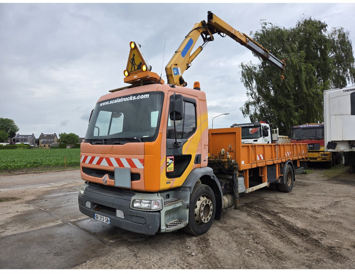 Renault Premium 300 MECHANICAL PUMP OPEN BOX COMPRESSOR CRANE EFFER 140/2S - משאית צד נופל/ שטוחה, משאית מנוף: תמונה 1 Renault Premium 300 MECHANICAL PUMP OPEN BOX COMPRESSOR CRANE EFFER 140/2S - משאית צד נופל/ שטוחה, משאית מנוף: תמונה 1