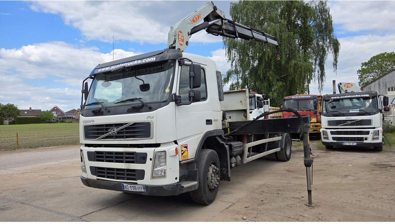 VOLVO FM 330 FLATBED 4X2 PM 17 LC 17 TON - משאית צד נופל/ שטוחה, משאית מנוף: תמונה 1 VOLVO FM 330 FLATBED 4X2 PM 17 LC 17 TON - משאית צד נופל/ שטוחה, משאית מנוף: תמונה 1