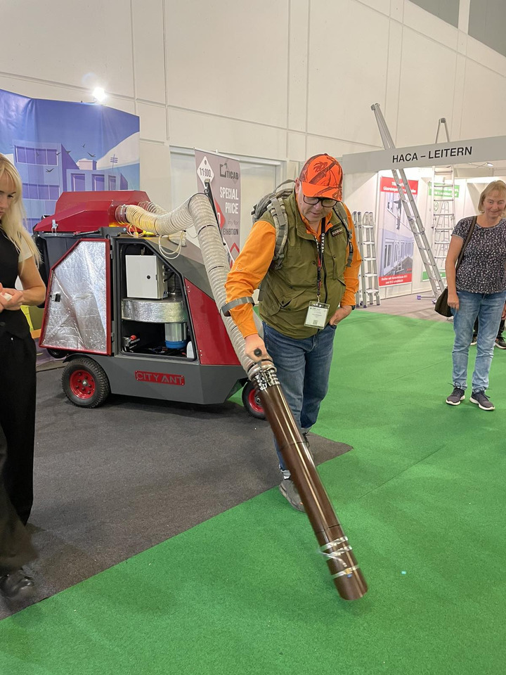ТІСАВ Street Vacuum Cleaner, Outdoor Vacuum Sweeper, Manufacturer, City Ant - שואב אבק תעשייתי: תמונה 5 ТІСАВ Street Vacuum Cleaner, Outdoor Vacuum Sweeper, Manufacturer, City Ant - שואב אבק תעשייתי: תמונה 5