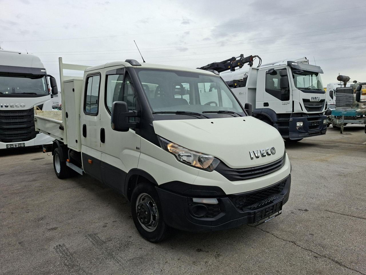 IVECO Daily 35C12D - כלי רכב מסחרי מזהיר, כלי רכב מסחרי קומבי: תמונה 2 IVECO Daily 35C12D - כלי רכב מסחרי מזהיר, כלי רכב מסחרי קומבי: תמונה 2