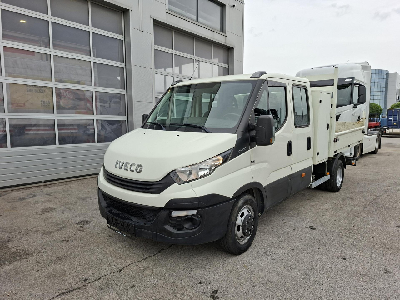 IVECO Daily 35C12D - כלי רכב מסחרי מזהיר, כלי רכב מסחרי קומבי: תמונה 1 IVECO Daily 35C12D - כלי רכב מסחרי מזהיר, כלי רכב מסחרי קומבי: תמונה 1