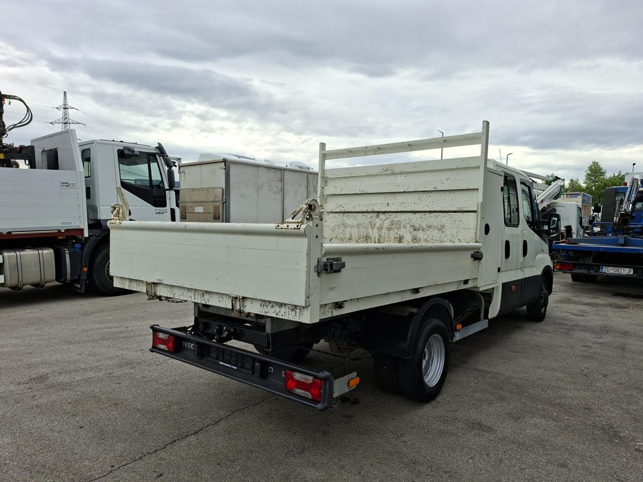 IVECO Daily 35C12D - כלי רכב מסחרי מזהיר, כלי רכב מסחרי קומבי: תמונה 3 IVECO Daily 35C12D - כלי רכב מסחרי מזהיר, כלי רכב מסחרי קומבי: תמונה 3