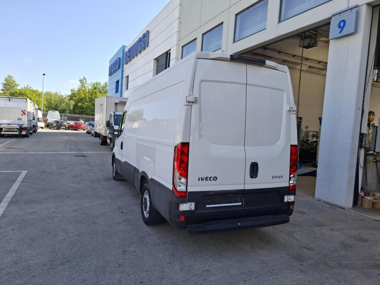 IVECO Daily 35S14V - כלי רכב מסחרי לנוסעים: תמונה 3 IVECO Daily 35S14V - כלי רכב מסחרי לנוסעים: תמונה 3